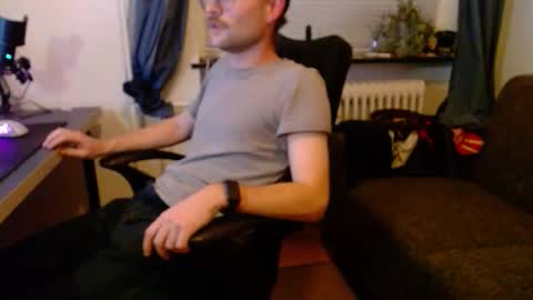 Snapshot of _whoisthatguy_ chatting on 11-18-25, 06:12 _whoisthatguy_ online show from 11-18-25, 06:12