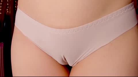 Snapshot of _witch__ chatting on 12-31-24, 11:09 Enni online show from 12-31-24, 11:09