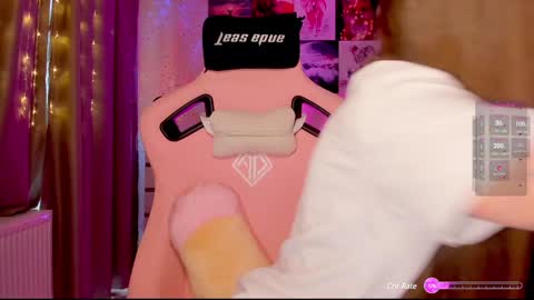 Snapshot of _witch__ chatting on 01-14-25, 08:31 Enni online show from 01-14-25, 08:31