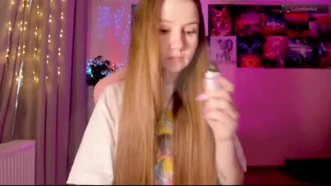 Snapshot of _witch__ chatting on 02-09-25, 07:49 Enni online show from 02-09-25, 07:49