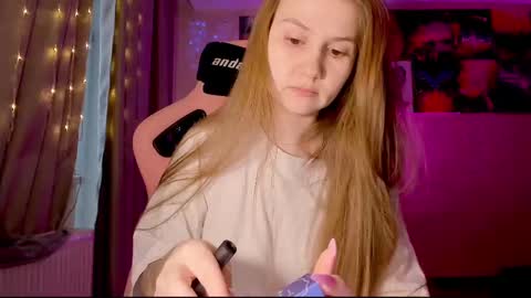 Snapshot of _witch__ chatting on 02-11-25, 07:33 Enni online show from 02-11-25, 07:33