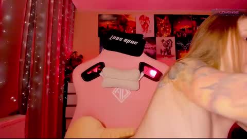 Snapshot of _witch__ chatting on 02-18-25, 07:32 Enni online show from 02-18-25, 07:32