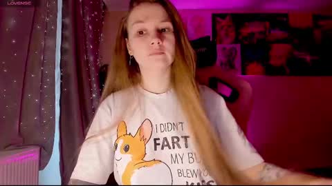 Snapshot of _witch__ chatting on 02-19-25, 07:50 Enni online show from 02-19-25, 07:50