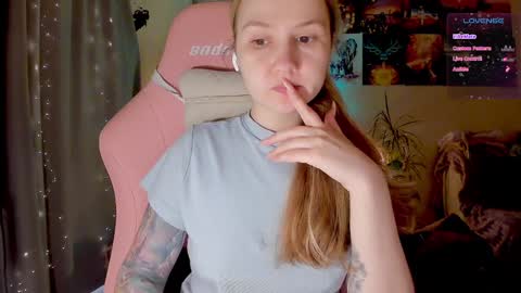 Snapshot of _witch__ chatting on 09-10-25, 07:19 Enni online show from 09-10-25, 07:19