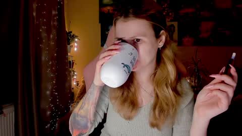 Snapshot of _witch__ chatting on 09-16-25, 06:36 Enni online show from 09-16-25, 06:36