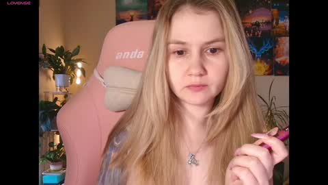 Snapshot of _witch__ chatting on 10-02-25, 06:42 Enni online show from 10-02-25, 06:42