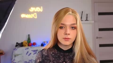 LITTLE FOX online show from 11-03-25, 04:30