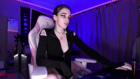 Snapshot of _yourwetdreams_ chatting on 01-06-26, 09:18 Roxy online show from 01-06-26, 09:18