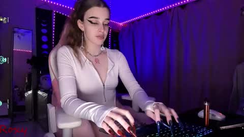 Snapshot of _yourwetdreams_ chatting on 01-10-26, 12:34 Roxy online show from 01-10-26, 12:34