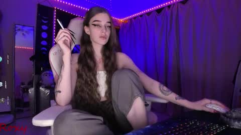 Snapshot of _yourwetdreams_ chatting on 01-11-26, 12:26 Roxy online show from 01-11-26, 12:26