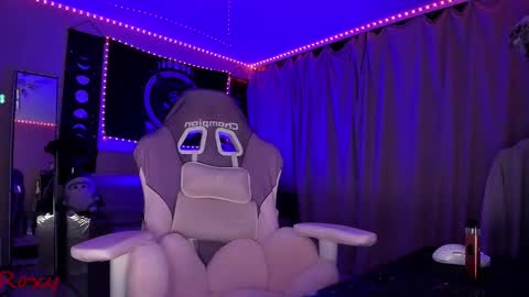 Snapshot of _yourwetdreams_ chatting on 01-15-26, 12:15 Roxy online show from 01-15-26, 12:15