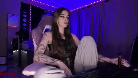 Snapshot of _yourwetdreams_ chatting on 02-13-26, 06:15 Roxy online show from 02-13-26, 06:15