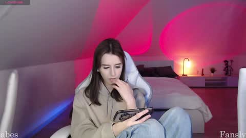 Nicole  Thomas  Dave online show from 12-03-24, 02:16