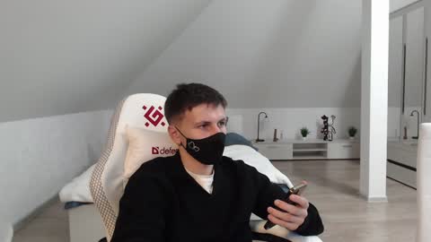 Nicole  Thomas  Dave online show from 12-05-24, 05:17