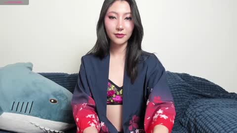 Mia online show from 12-05-24, 03:17