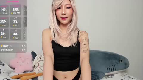 Mia online show from 06-12-26, 10:41