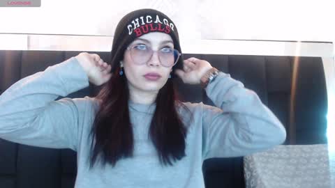 Yuyi online show from 01-03-25, 11:03