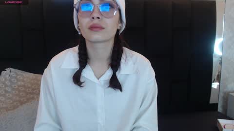 Yuyi online show from 01-09-25, 11:14