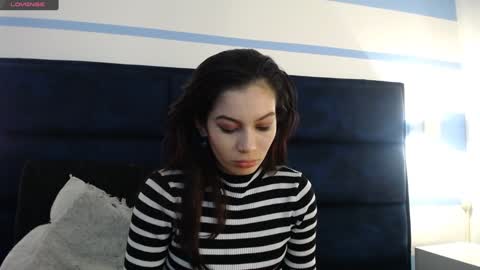 Yuyi online show from 01-11-25, 02:20