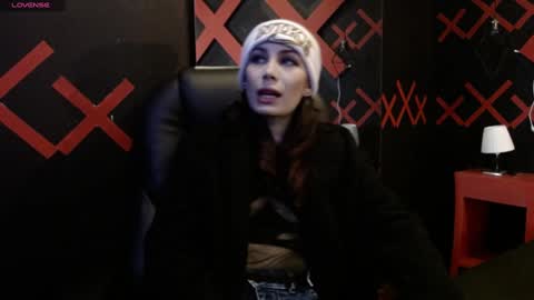 Yuyi online show from 01-30-25, 11:01