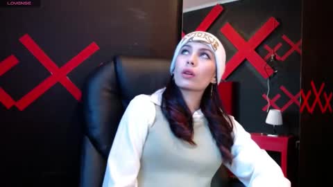 Yuyi online show from 02-10-25, 11:15