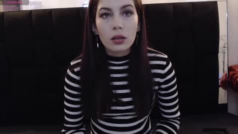 Yuyi online show from 02-21-25, 11:33