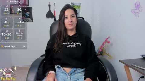 Zoe online show from 10-15-25, 03:39