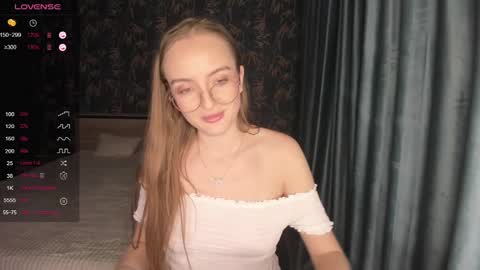 Snapshot of a_delina chatting on 03-06-25, 04:07 Adelina online show from 03-06-25, 04:07