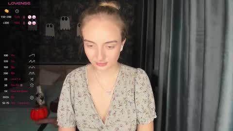 Snapshot of a_delina chatting on 10-28-25, 01:47 Adelina online show from 10-28-25, 01:47