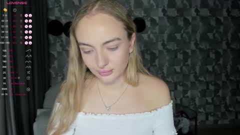 Snapshot of a_delina chatting on 11-01-25, 01:57 Adelina online show from 11-01-25, 01:57