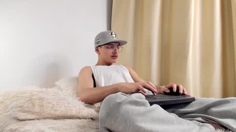 Snapshot of a_lejandro_08 chatting on 12-02-24, 12:30 alejo online show from 12-02-24, 12:30