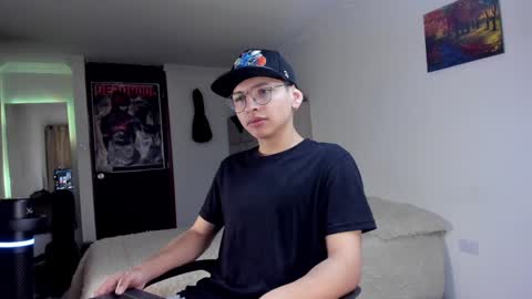 Snapshot of a_lejandro_08 chatting on 12-07-24, 08:22 alejo online show from 12-07-24, 08:22