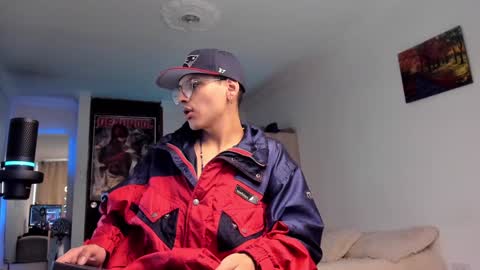 Snapshot of a_lejandro_08 chatting on 12-07-24, 08:49 alejo online show from 12-07-24, 08:49