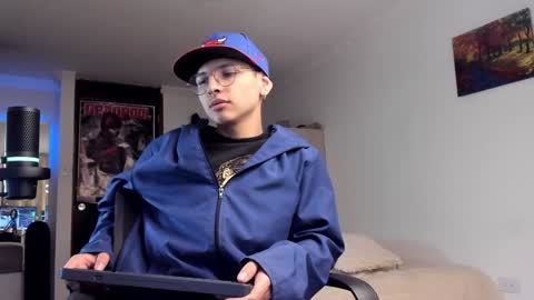 Snapshot of a_lejandro_08 chatting on 12-10-24, 01:54 alejo online show from 12-10-24, 01:54