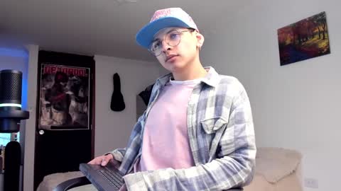 Snapshot of a_lejandro_08 chatting on 12-10-24, 11:40 alejo online show from 12-10-24, 11:40