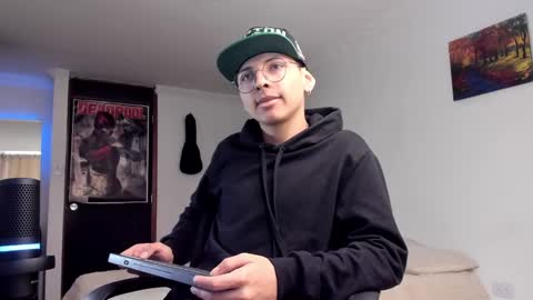 Snapshot of a_lejandro_08 chatting on 12-11-24, 02:33 alejo online show from 12-11-24, 02:33