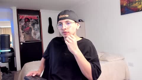 Snapshot of a_lejandro_08 chatting on 12-11-24, 07:03 alejo online show from 12-11-24, 07:03