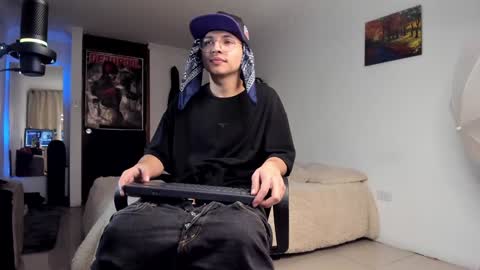 Snapshot of a_lejandro_08 chatting on 12-12-24, 04:15 alejo online show from 12-12-24, 04:15