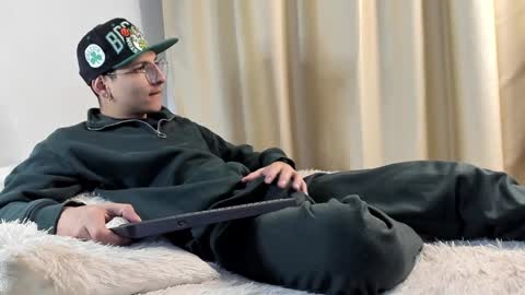 Snapshot of a_lejandro_08 chatting on 12-14-24, 04:12 alejo online show from 12-14-24, 04:12