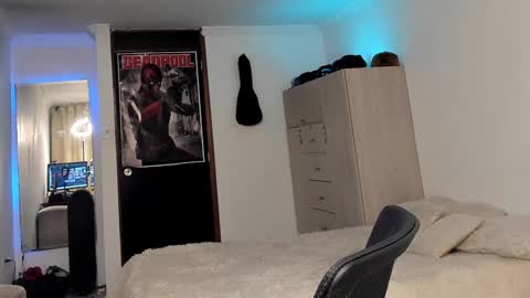 Snapshot of a_lejandro_08 chatting on 12-21-24, 05:25 alejo online show from 12-21-24, 05:25