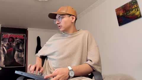 Snapshot of a_lejandro_08 chatting on 12-25-24, 03:50 alejo online show from 12-25-24, 03:50