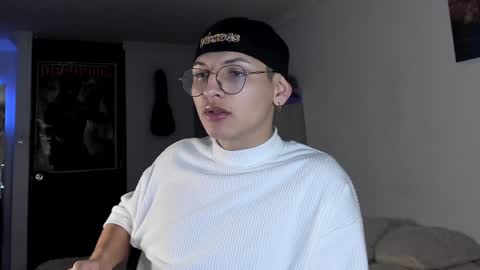 Snapshot of a_lejandro_08 chatting on 12-26-24, 08:18 alejo online show from 12-26-24, 08:18