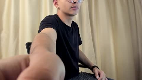 Snapshot of a_lejandro_08 chatting on 01-18-25, 10:39 alejo online show from 01-18-25, 10:39