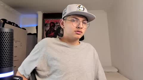 Snapshot of a_lejandro_08 chatting on 01-20-25, 01:50 alejo online show from 01-20-25, 01:50