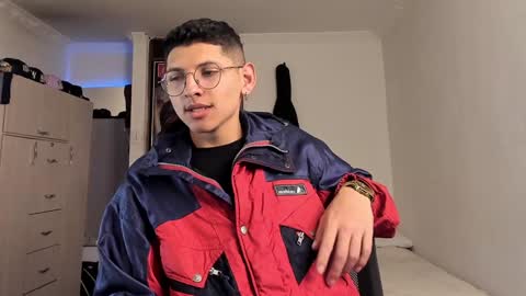 Snapshot of a_lejandro_08 chatting on 01-21-25, 02:00 alejo online show from 01-21-25, 02:00