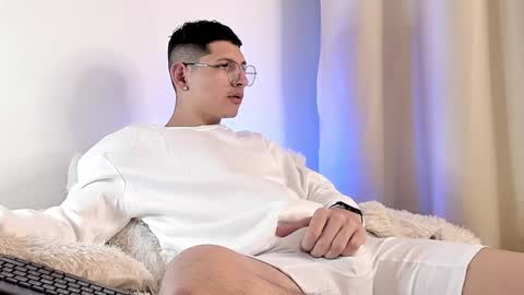 Snapshot of a_lejandro_08 chatting on 01-26-25, 06:07 alejo online show from 01-26-25, 06:07