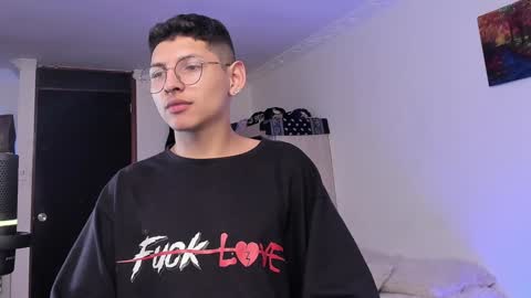 Snapshot of a_lejandro_08 chatting on 02-02-25, 04:48 alejo online show from 02-02-25, 04:48