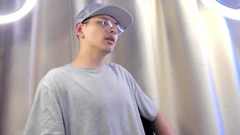 Snapshot of a_lejandro_08 chatting on 02-06-25, 04:42 alejo online show from 02-06-25, 04:42