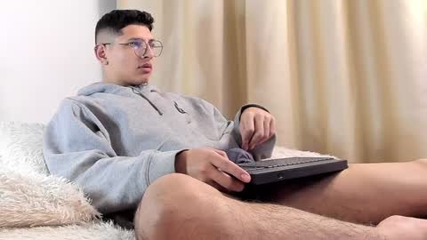 Snapshot of a_lejandro_08 chatting on 02-09-25, 03:11 alejo online show from 02-09-25, 03:11