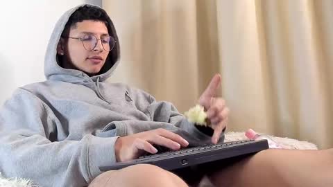 Snapshot of a_lejandro_08 chatting on 02-09-25, 09:16 alejo online show from 02-09-25, 09:16